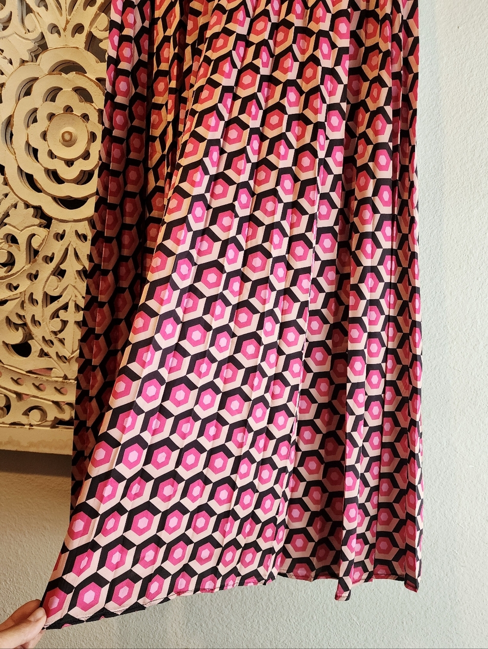 GALLERY GEOMETRIC DESIGN PLEATED MIDI SKIRT PINK WHITE SIZE SMALL IMPORTED BRAND - Picture 10 of 12